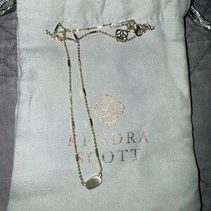 Kendra Scott necklace